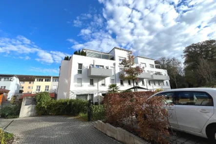 Außenansicht - Wohnung kaufen in Dachau - Wohnkomfort pur: Großräumige 3-Zi-Whg mit Balkon in attraktiver Lage von Dachau,Bj 2012