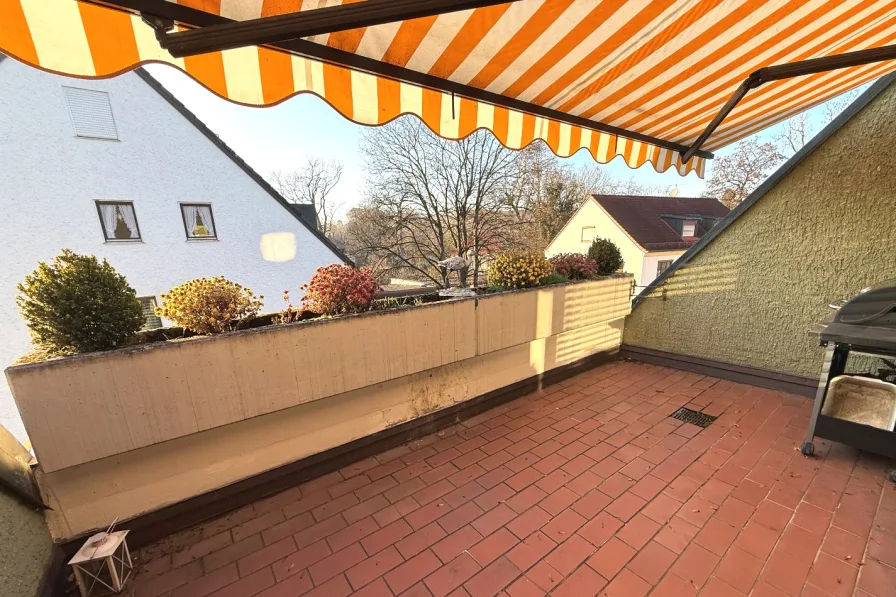 Titelbild - Wohnung mieten in Dachau - Traumhafte 3-Zimmer Wohnung in Bahnhofsnähe mit großem Balkon - zentral in Dachau