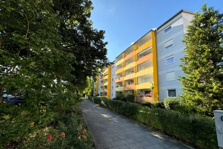 Titelbild - Wohnung kaufen in Dachau - Wunderschöne 3-Zimmer Wohnung mit günstiger Erbpacht zu verkaufen!