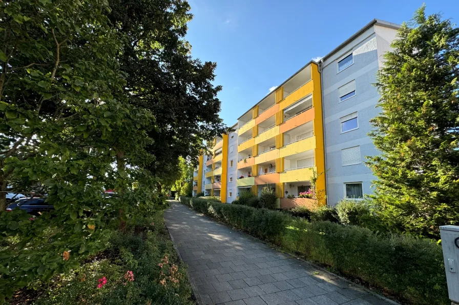 Titelbild - Wohnung kaufen in Dachau - Wunderschöne 3-Zimmerwohnung mit günstiger Erbpacht zu verkaufen!