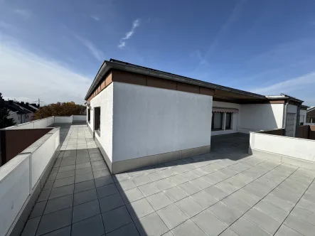 Titelbild - Wohnung kaufen in Karlsfeld - Exklusive Penthouse-Wohnung mit Panorama-Blick in Top-Lage – Ihr neues Zuhause!