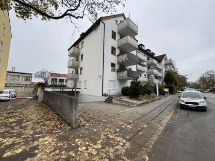 Titelbild - Garage/Stellplatz kaufen in Weilheim - Zwei Duplex-Tiefgaragenstellplätze in Weilheim zu verkaufen!