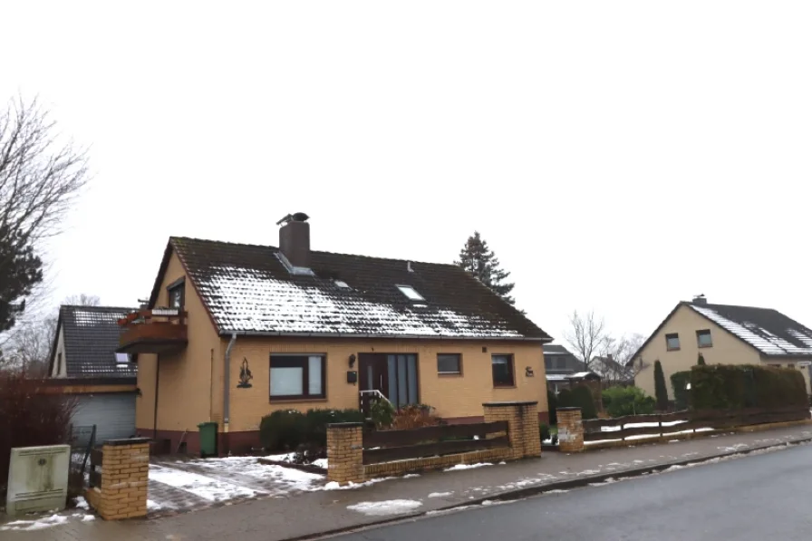 Außenansicht - Haus kaufen in Salzgitter - Gepflegtes Einfamilienhaus mit traumhaften Garten in guter Lage von Salzgitter