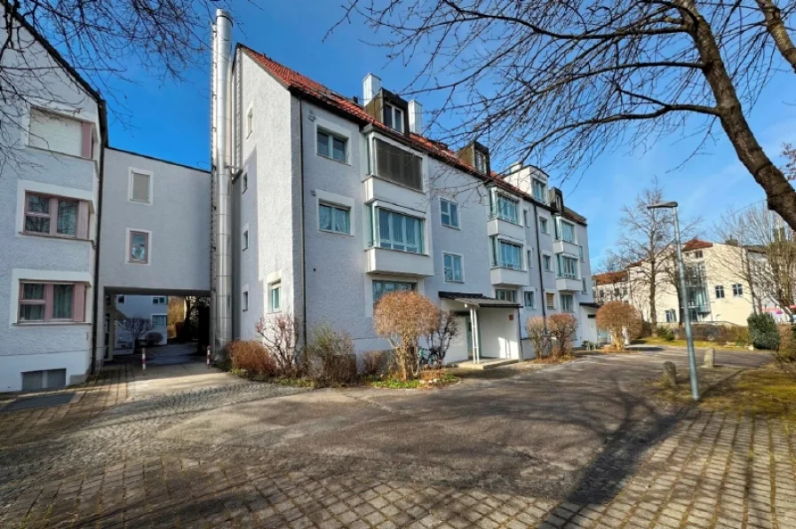 Titelbild - Wohnung kaufen in Dachau - Großzügige Dachgeschosswohnung in erstklassiger Lage (Nähe Altstadt) von Dachau zu verkaufen!