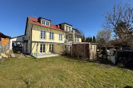Titelbild - Haus mieten in Egenhofen - Charmantes Reiheneckhaus mit großem Garten in Egenhofen zu vermieten!