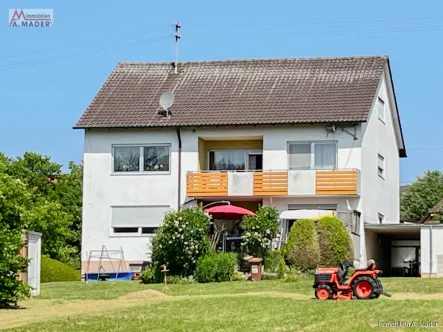 Außenansicht vom Garten - Haus kaufen in Bissingen / Kesselostheim - Zweifamilienhaus mit riesigem Grundstück 