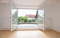 Wohnzimmer-Dachgeschoß Blick zum Balkon