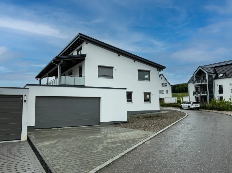 Außenansicht - Haus mieten in Tapfheim / Erlingshofen - Sehr schöne Doppelhaushälfte in ruhiger Lage
