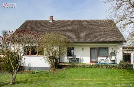 Blick vom Garten - Haus kaufen in Huisheim / Gosheim - Ebenerdiges Wohnen in gepflegtem Einfamilienhaus