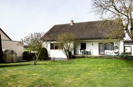 Blick vom Garten - Haus kaufen in Huisheim / Gosheim - Gepflegtes Einfamilienhaus mit großem Garten
