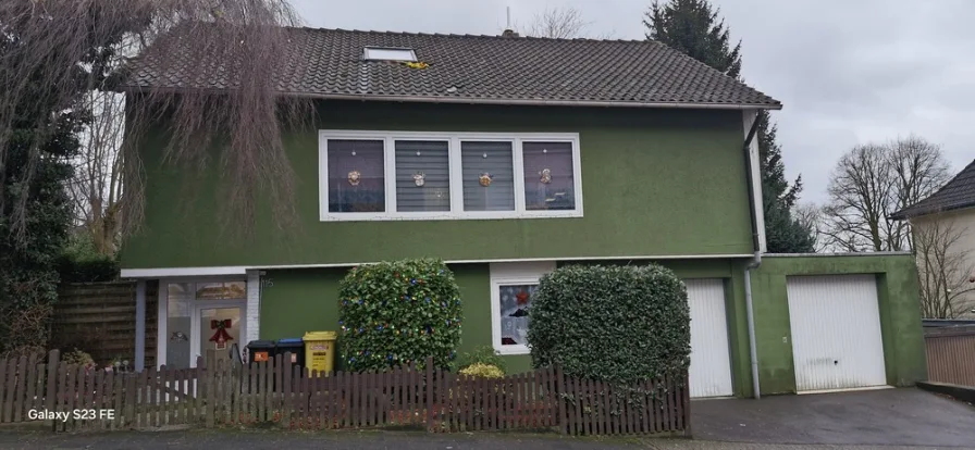 20241218_153400 - Haus kaufen in RS-City -  Freistehendes 1 Fam.-Haus mit 2 Garagen in Remscheid-City