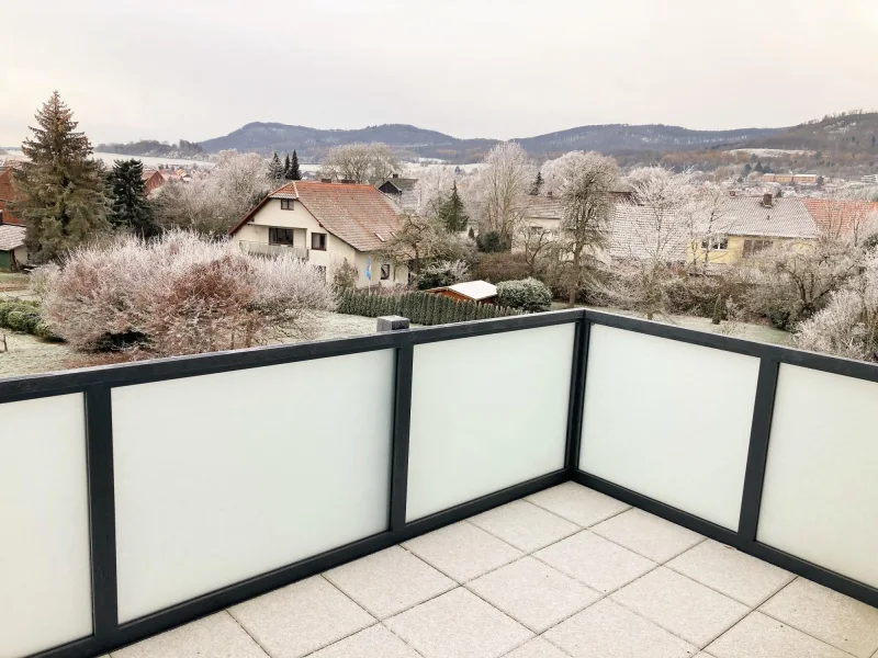 Balkon Aussicht - Wohnung mieten in Baunatal - Gemütliche 3-ZKB-Dachgeschosswohnung mit Balkon in ruhiger Wohnlage von Baunatal-Grossenritte