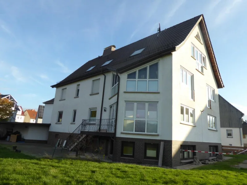 Hausansicht - Wohnung mieten in Baunatal - Attraktive 3-4-Zimmerwohnung mit 2 Terrassen in ruhiger Wohnlage von Baunatal-Großenitte