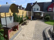 Terrasse mit Grill und Pavillon