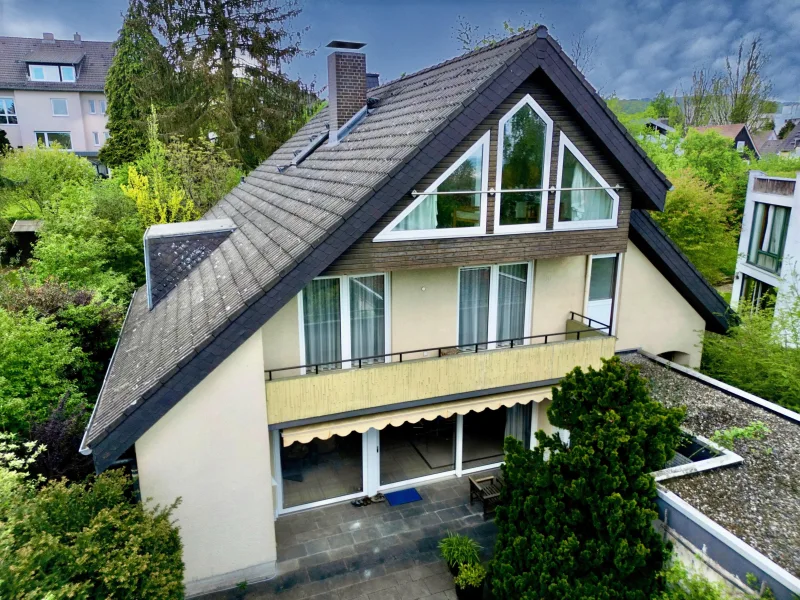 Vorderansicht - Haus kaufen in Kassel - Großzügiges Einfamilienhaus mit Einliegerwohnung in exklusiver Lage von KS-Wilhelmshöhe