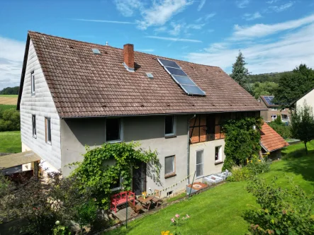 Rückansicht - Haus kaufen in Guxhagen - Viel Platz für die Familie! Haus mit Nebengebäuden und großem Grundstück wartet auf Sie!