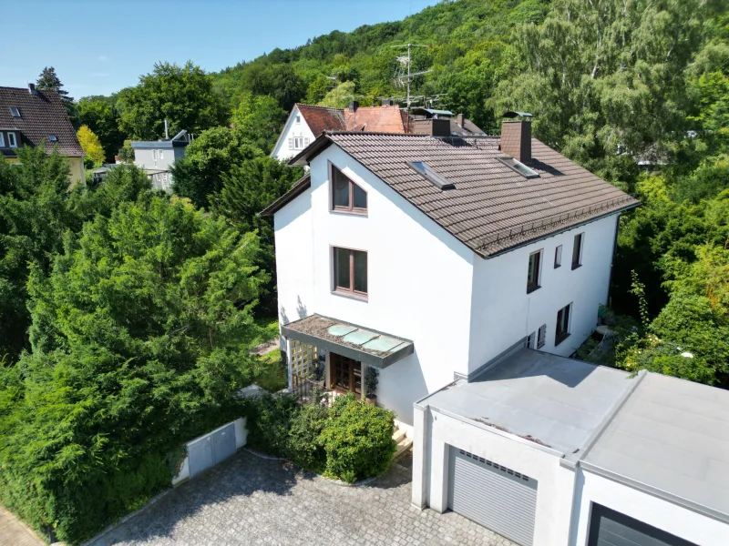 Vorderansicht - Haus kaufen in Kassel - Ein-, Zwei- oder Dreifamilienhaus in einer Topwohnlagevon Kassel-Brasselsberg