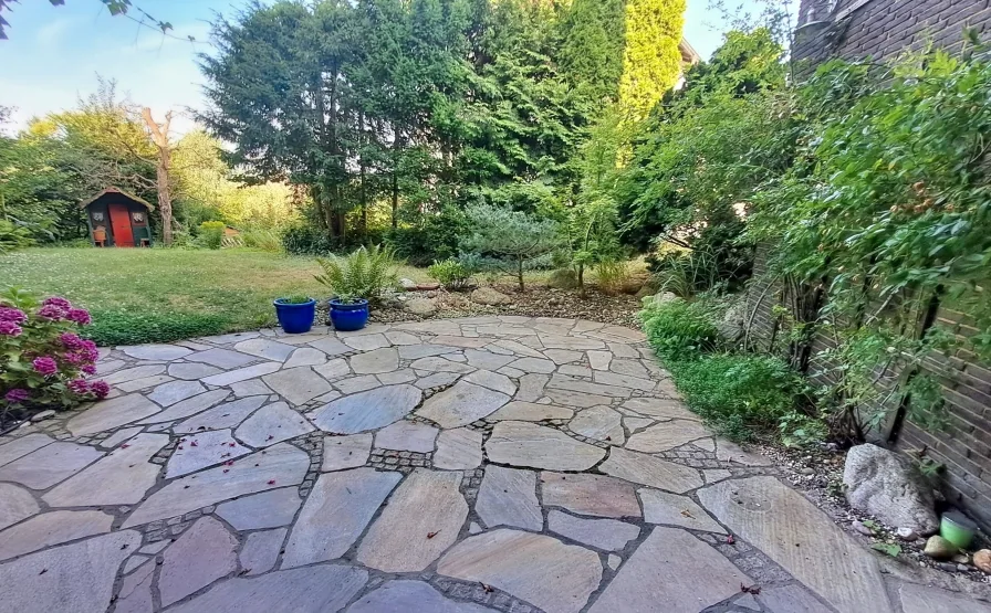 Terrasse mit Garten