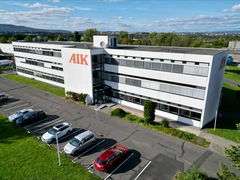 Blick von Süd-Ost - Büro/Praxis kaufen in Kassel - Großzügige Gewerbeimmobilie in Kassel-Waldau