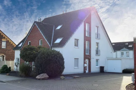 Straßenansicht - Wohnung kaufen in Grevenbroich - Moderne, helle Maisonettewohnung in beliebter Wohnlage von Grevenbroich-Noithausen