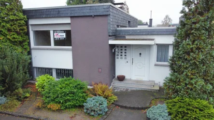 Vorderansicht - Haus kaufen in Duisburg / Baerl - Solides Einfamilienhaus mit Garten und Garage in ruhiger Lage von Baerl