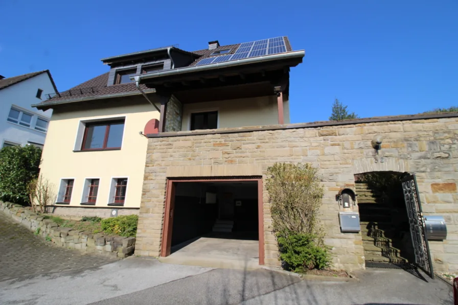 Vorderansicht - Haus kaufen in Ennepetal - Mehrgenerationenhaus
