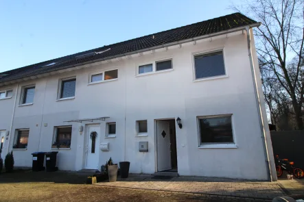 Straßenansicht - Haus kaufen in Duisburg - Reiheneckhaus in toller Lage