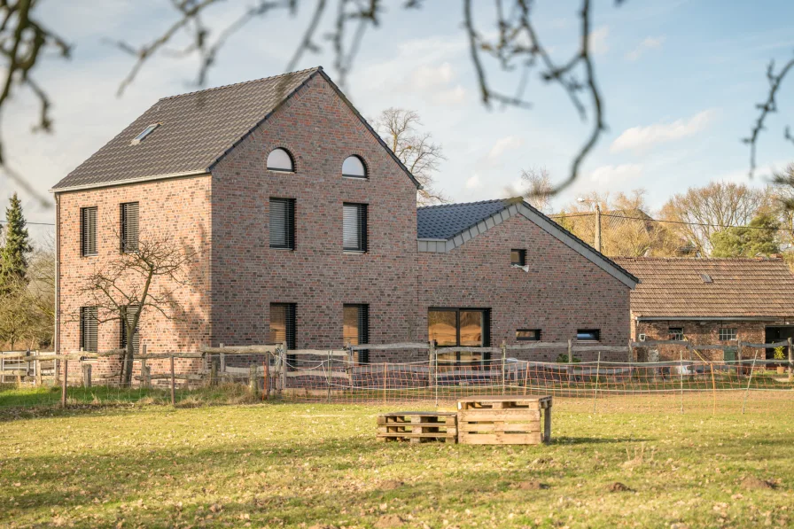 Hausansicht - Haus kaufen in Wesel - Juffernholz! Sanierter Historischer Pferdehof in unwiederbringlicher Lage von Bislich