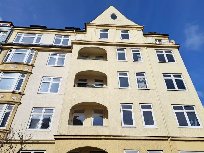 Die Fassade - Wohnung kaufen in Kiel - 3,5 Zimmer Wohnung in UNI-Nähe