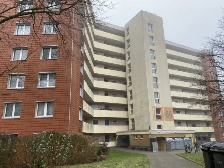 Außen - Wohnung mieten in Kiel - Teilrenovierte 2-Zimmerwohnung in der Lüdemannstraße