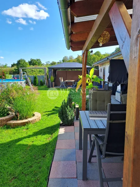 Dachgeschosswohnung Terrasse und Pool