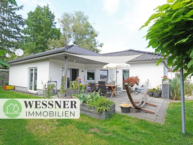 Titelbild 4-3 - Haus kaufen in Falkensee - Großzügig, modern und gut gelegen: Stilvoller Bungalow mit Südterrasse und Kaminofen