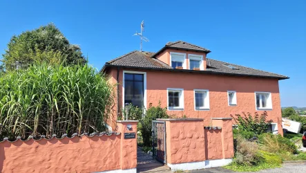 Hausansicht - Haus kaufen in Holzheim - Idyllische Winkelresidenz