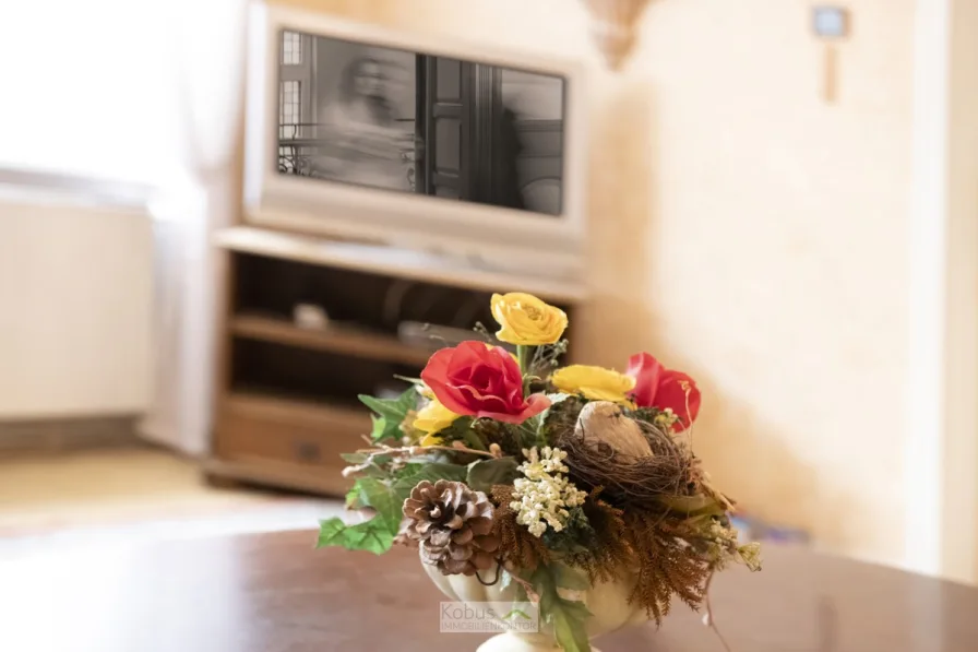 EG - Wohnzimmer mit TV Blumen