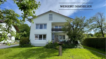 Südansicht aus Perspektive Garten - Haus kaufen in Rosenheim - WEIGERT: Mehrfamilienhaus mit 2 Garagen in idyllischer Lage, unweit der Mangfall in Rosenheim