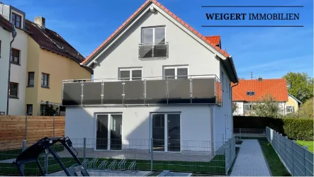 Vorderansicht Haus 3 - Wohnung mieten in Fürstenfeldbruck - WEIGERT: *ERSTBEZUG* Exklusive 4-Zimmer-Maisonettewohnung mit Terrasse & TG-Stellplatz in FFB
