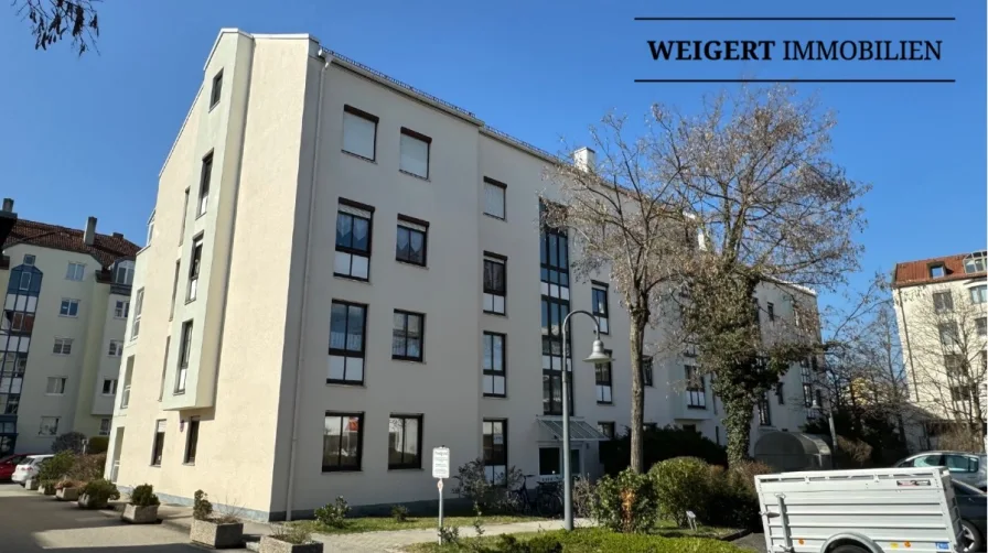 Vorderansicht Gebäude - Wohnung kaufen in Germering - WEIGERT: Gepflegte, ruhig und doch zentral gelegene 2-Zimmer-Wohnung mit TG & Balkon in Germering