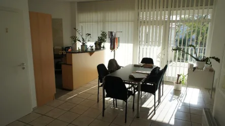 Sitzgruppe vor der Theke (vorherige Nutzung) - Büro/Praxis kaufen in Bretzfeld - Räume im Ortszentrum (z. Z. Kindertagesstätte) als Kapitalanlage zu verkaufen