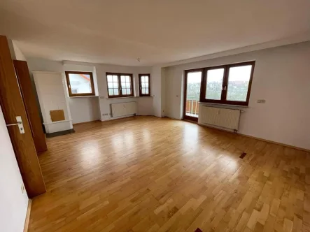 Wohnzimmer - Wohnung kaufen in Bretzfeld - + Gemütliche Wohnung mit Balkon und Weitblick +