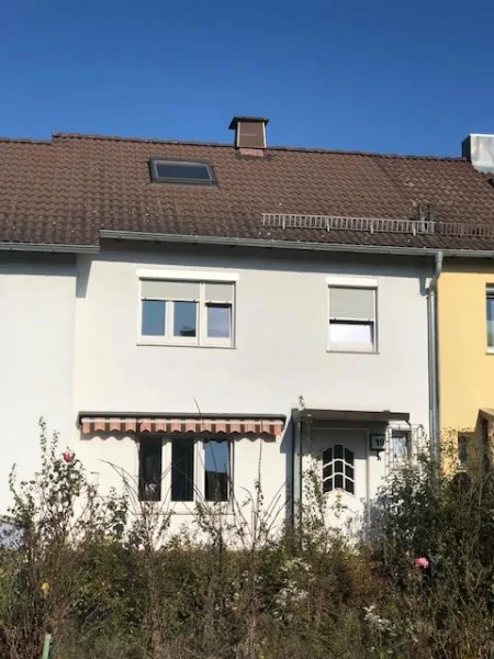 Hauseingang - Haus kaufen in Öhringen - Reihenmittelhaus mit Garten im Süden - Nähe Krankenhaus