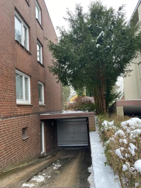 Garageneinfahrt - Garage/Stellplatz mieten in Hamburg - Zwei Tiefgaragenstellplätze in Hamburg-Rahlstedt zu vermieten, Babenstieg