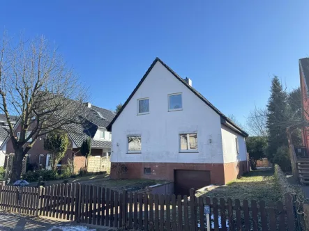 Außenansicht - Haus mieten in Hamburg - Einfamilienhaus in Hamburg-Niendorf mit großem Garten und Einzelgarage