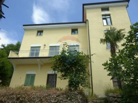 1 - Haus kaufen in Opatija - Ferienhaus mit mehreren Apartments mit Pool und Meerblick