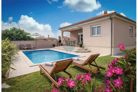  - Haus kaufen in Pula - Pola - Schöner Bungalow mit Pool bei Pula