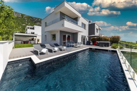 1 - Haus kaufen in Crikvenica - Modernes Haus mit Pool und fantastischem Panorama-Meerblick