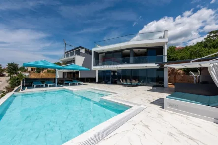 1 - Haus kaufen in Crikvenica - Neubau-Luxus-Villa mit Infinity Pool und Meerblick