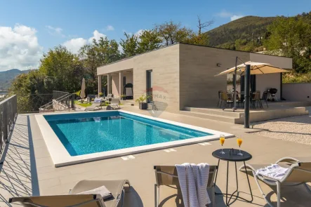 1 - Haus kaufen in Opatija - Modernes Bungalow mit Pool und großem Grundstück