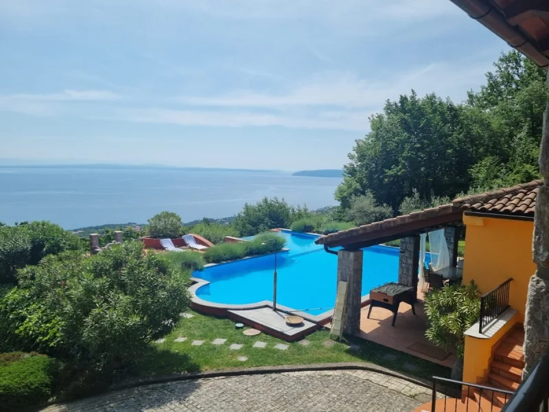 Ausblick - Haus kaufen in Opatija - Idyllische Luxus-Anlage mit fünf Häuschen und grandiosem Meerblick