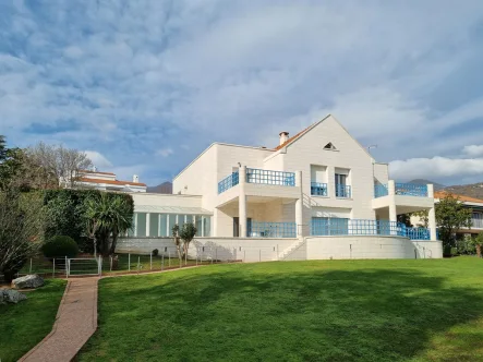 Außen-1 - Haus kaufen in Opatija - Herrschaftliche Villa in Yachthafen-Nähe