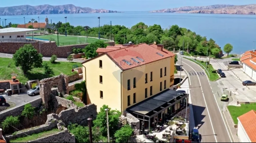 1 - Gastgewerbe/Hotel kaufen in Senj - 4-Sterne Hotel in der zweiten Reihe zum Meer